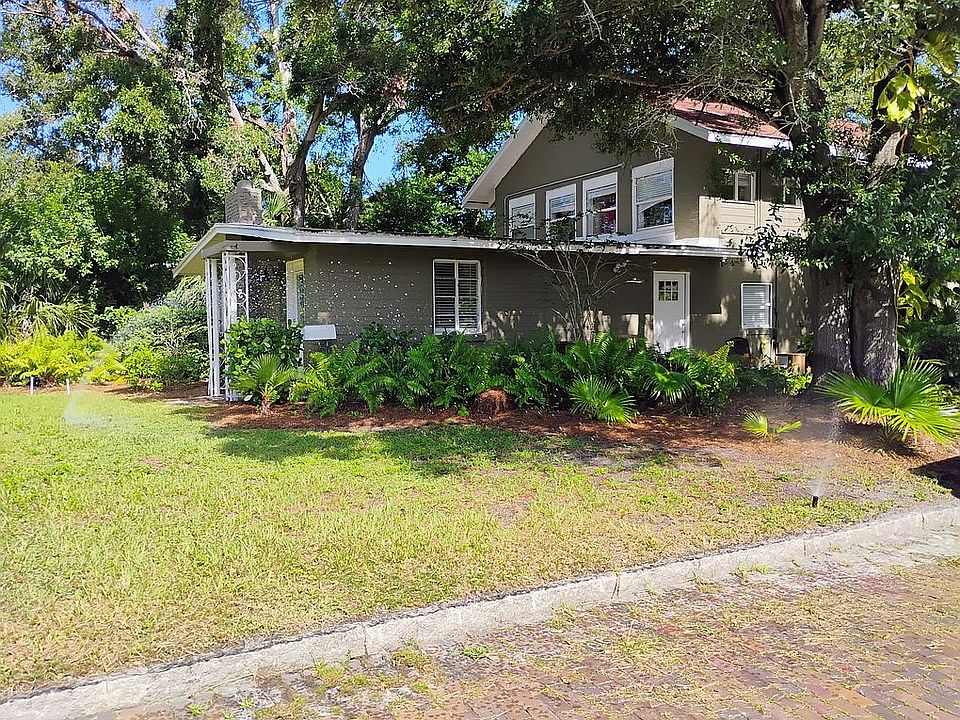 Front exterior of the St. Petersburg home